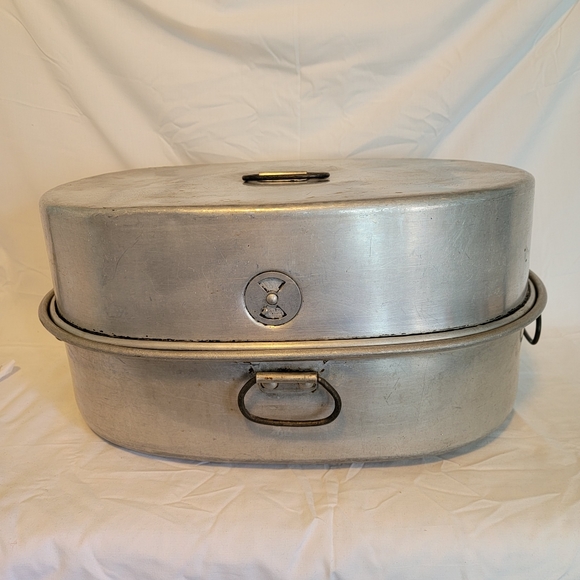 VINTAGE Aluminum Unbranded Roasting Pan Dutch Oven Vented With Lid - Picture 13 of 15